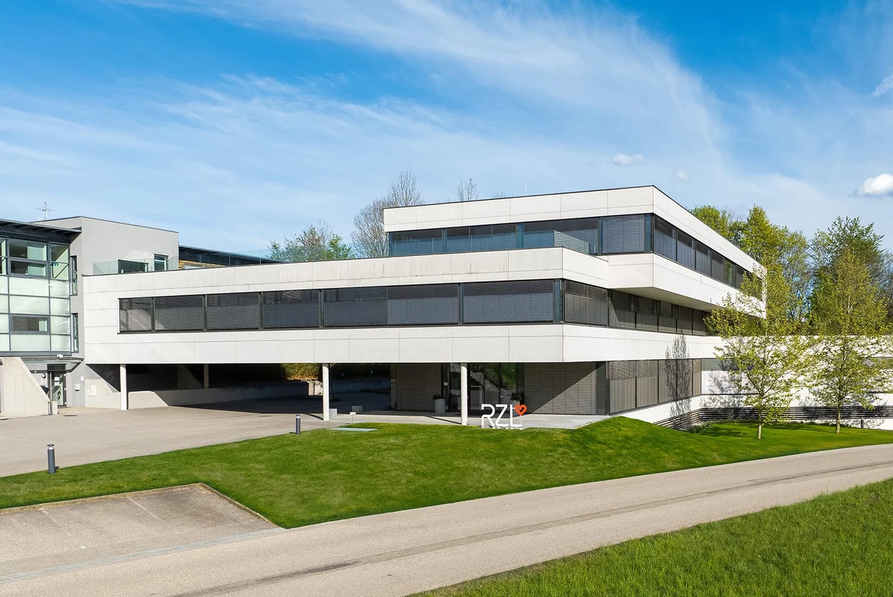 Das moderne RZL Firmengebäude in Tumeltsham.